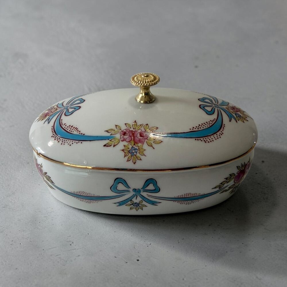 VTG 22 K Trim Hand Painted Ribbons Florals Porcelain Trinket Box Jewelry Casket